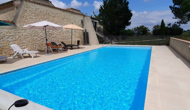Fully-equipped gîte for up to 7 people, with private pool.