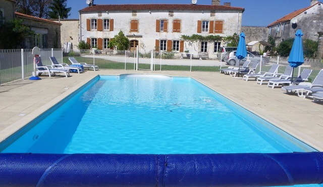 Fully equipped gite in a calm domaine 30 minutes from La Rochelle