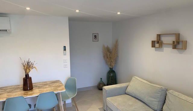 Fully equipped holiday home 5 minutes from Pont-du-Gard in the heart of Sernhac