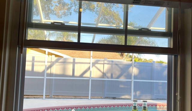 Fully-equipped House 2 Min. Away from Gulf Beaches Heated Pool! Pet-Friendly!