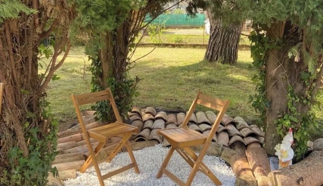 Fully equipped house, fenced garden, close to the Lot and all amenities.