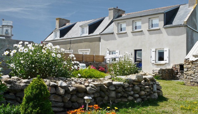 Fully equipped house, quiet, enclosed garden on the Breton island of Molène