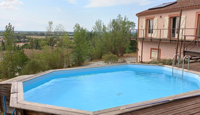 Fully equipped house, swimming pool, view & quiet
