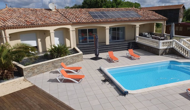 FULLY EQUIPPED LUXURY VILLA WITH SWIMMING POOL FOR 15 PEOPLE