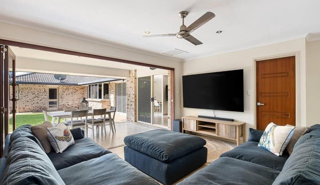 Fully Equipped Luxe Retreat, Pool, Pet Friendly, AirCon