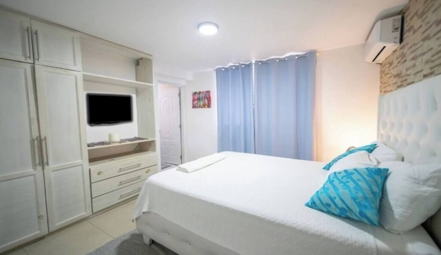 Fully Equipped New 3BR APT->DT->2Mins to the Beach