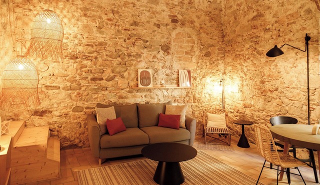 Fully Equipped One-Bedroom Apartment with original stone walls.