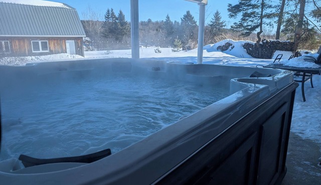 Fully-equipped riverside cottage with jacuzzi.