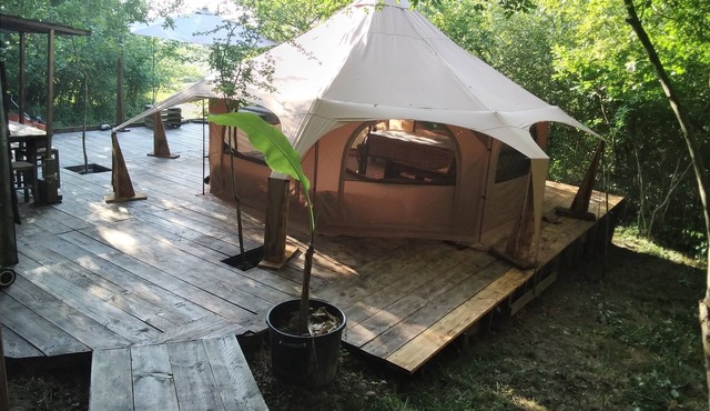 FULLY EQUIPPED SAFARI LODGE TENT IN LUSH FOREST