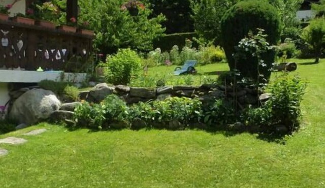 Fully equipped studio in a quiet cottage. Private garden