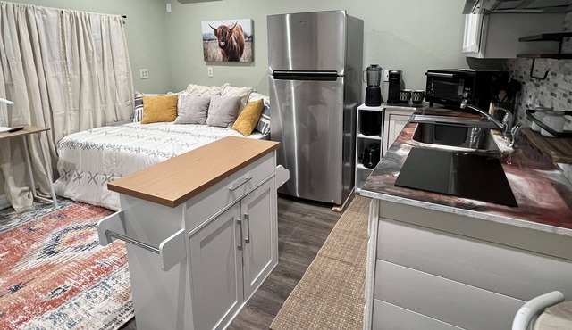 Fully equipped studio. Perfect for working travelers