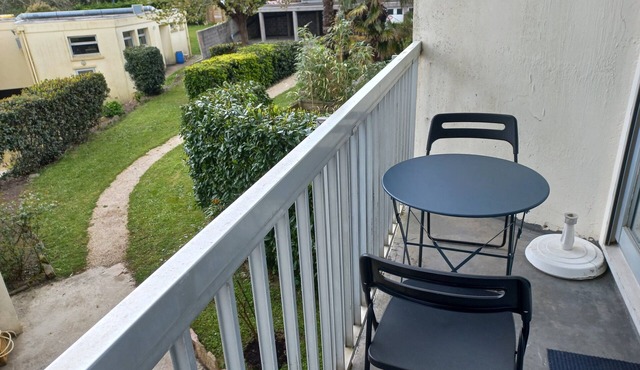 FULLY EQUIPPED STUDIO CENTER OF BEG MEIL 50 METERS FROM THE BEACH. DOGS ACCEPTED