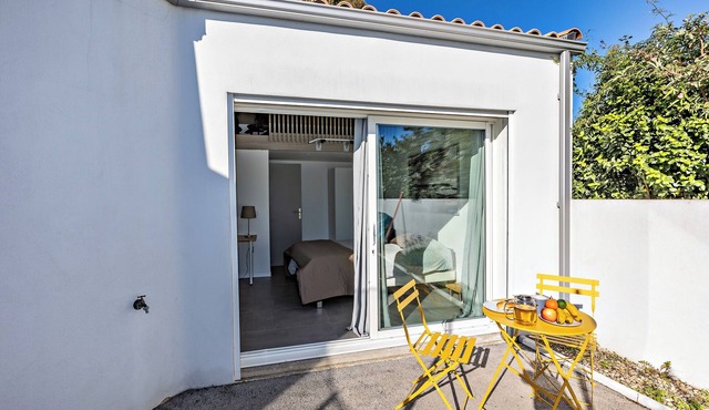 Fully Equipped Studio with Sports Equipment, Shared Terrace and Garden