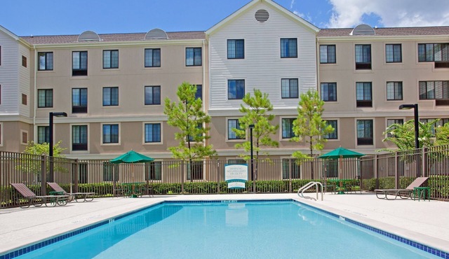 Fully-Equipped Suite with Pool Access! Free Shuttle, Buffet Breakfast + 24h Business Center