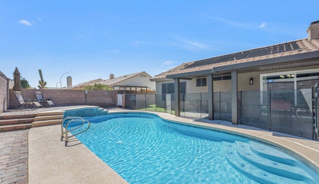Fully Equipped - 3 Bedroom Vacation Retreat With Pool