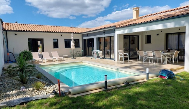 Fully equipped villa with swimming pool Bicycle path 100 m 5 min from St Palais