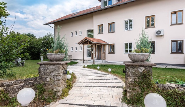 Fully equipped vacation apartment with large terrace, 60 m² in Edling