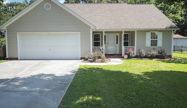 Fully fenced 3-bedroom house with garage in quiet and delightful Indian Trail