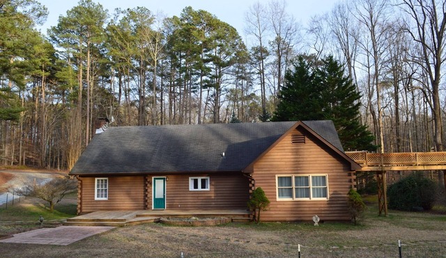 Fully Fenced Yard - Dog-Friendly Only - No Smoking- Sleeps 6 - Alpharetta