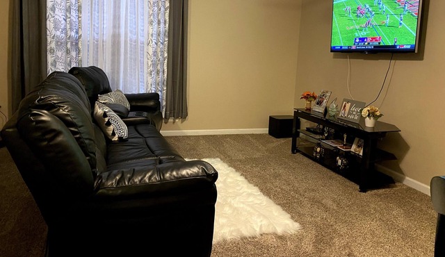 Fully Funished Condo convenient to St Louis and Scott AFB.