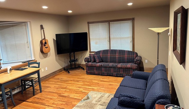 Fully furnished 1 bedroom apartment in Whitehouse Station private entry &parking