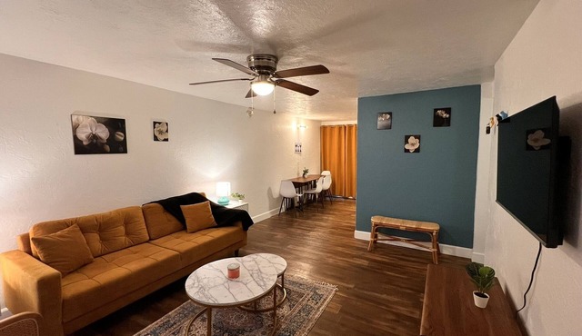 Fully Furnished Modern Desert Oasis. Pet Friendly!