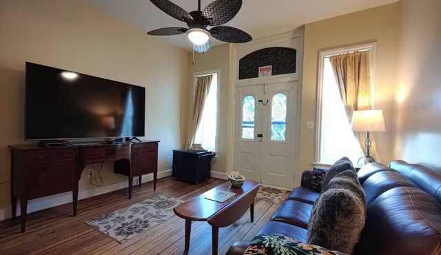 Fully Furnished 1 Bedroom Flat in Historic Downtown New Market