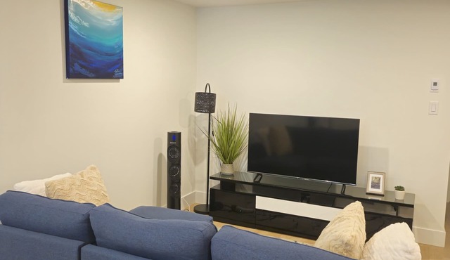 Fully furnished 1-bed basement apt in Moncton, fits 3 adults. Modern & cozyrnrn