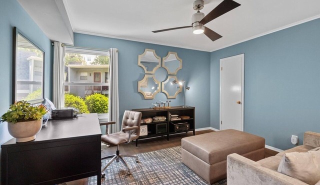 Fully Furnished 2-bedroom condo in charming Chapel Hill - Travel Nurse Friendly!