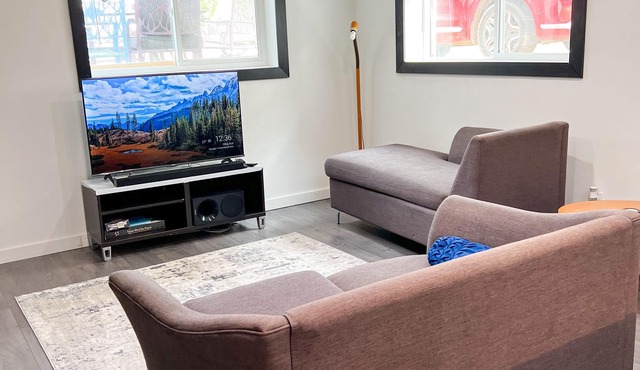 Fully furnished 2 bedroom modern farmhouse style (Family-Friendly)