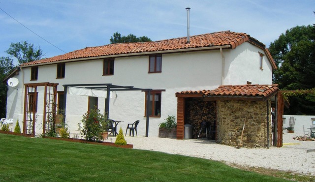 Fully Furnished 2 Bed Gite Situated In 3 Acres