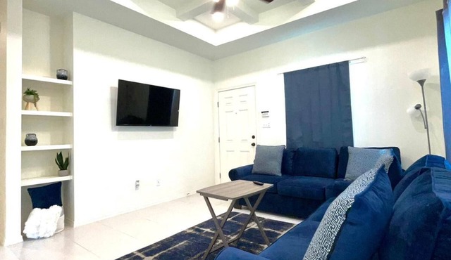Fully Furnished 2 Bed/2 Bath Apartment