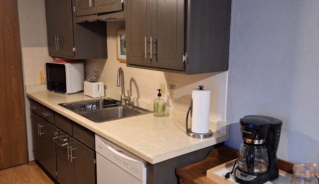 Fully Furnished 2 Bedroom/1Bathroom - West Bend, WI