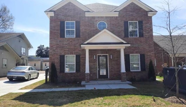 Fully Furnished 2 Bedroom 2.5 Bath Town home for Corporate Rental by Owner