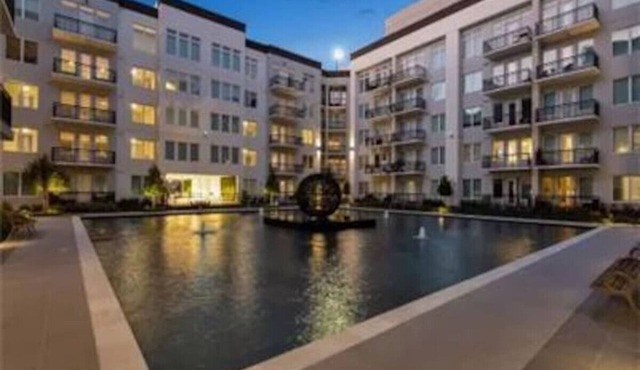 Fully Furnished 2b/2b Apartment in the Galleria