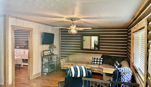 Fully Furnished 2br Lakeside Condo - Waive Deposit & Pet Friendly Options!