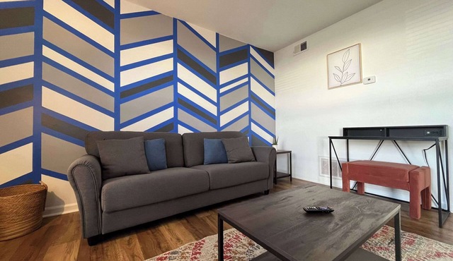 Fully Furnished 2BR Town Home|King Bed|Parking