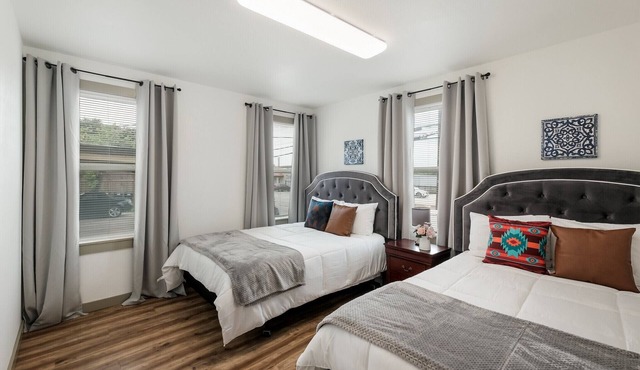 Fully Furnished 2BR/1BA Apt-Covered Parking- In-Unit Washer&Dryer