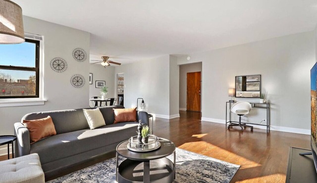 Fully furnished 2BR w/ Cozy Living Room & Wi-Fi!