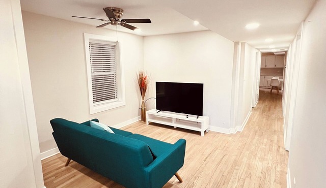 Fully Furnished 3 Bed, 1 Bath Unit Medical District Tri-Taylor, Chicago