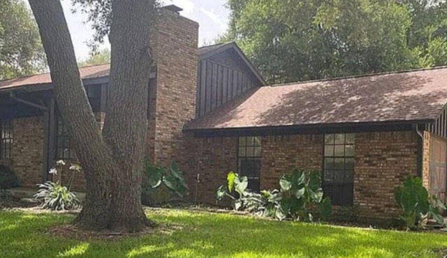 Fully furnished 3 bedroom 3 bath 2 car garage