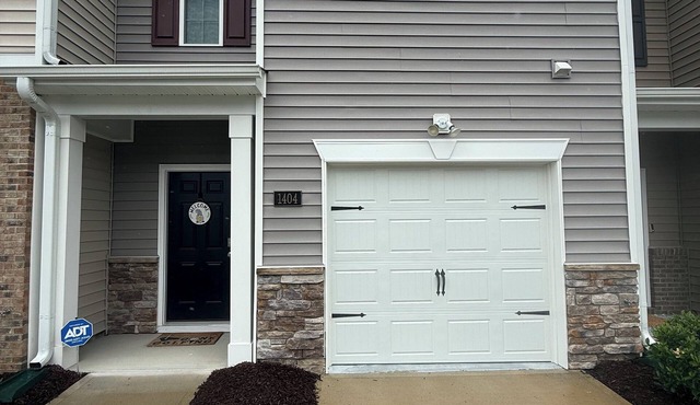 Fully furnished 3BD/2.5BA Townhome
