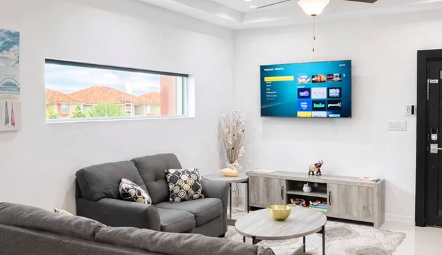 Fully Furnished 3BR/2BA Condo with Balcony. Close to Airport, Shopping & Dinning