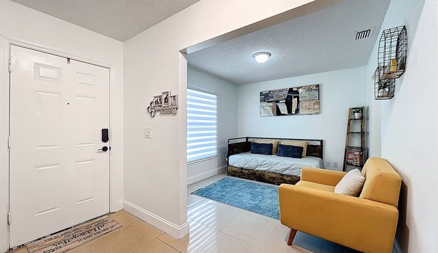 Fully Furnished 4BR Home w/A/C Wi-Fi, Free Parking – Quiet Near Tampa