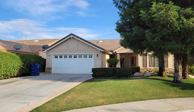 Fully furnished 4BR House at safe classy SW Neighborhood up to 12 guests