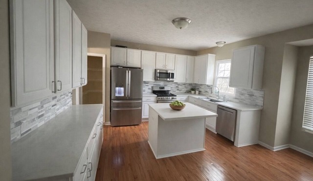 Fully Furnished 6BR Executive Home w/Gym, Office & EV Charger