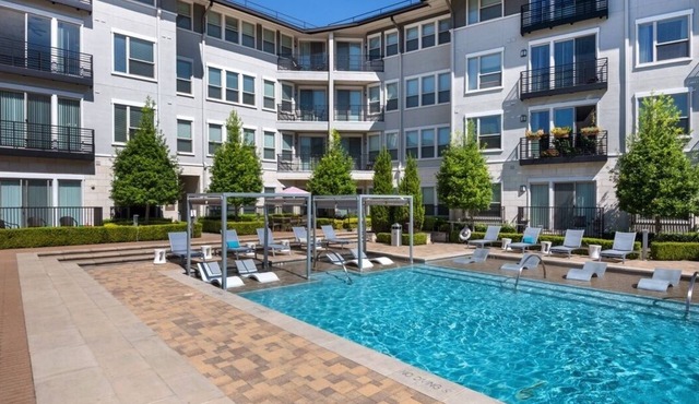 Fully Furnished Apartment in Addison, walking distance to great Restaurants