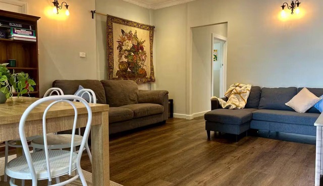 Fully furnished apartment in Hove, Stay Smart with kitchen, dining and bathroom