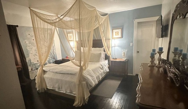 Fully Furnished Apt. Perfect Short Stay. Large One Bedroom