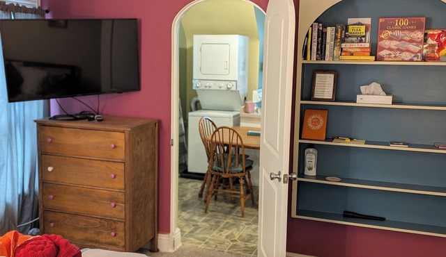 FULLY furnished, clean, cozy ,1 Bedroom Duplex in Downtown Monroe, MI